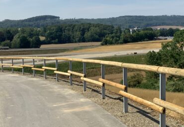 22-06 Stahl-Holzgel&auml;nder