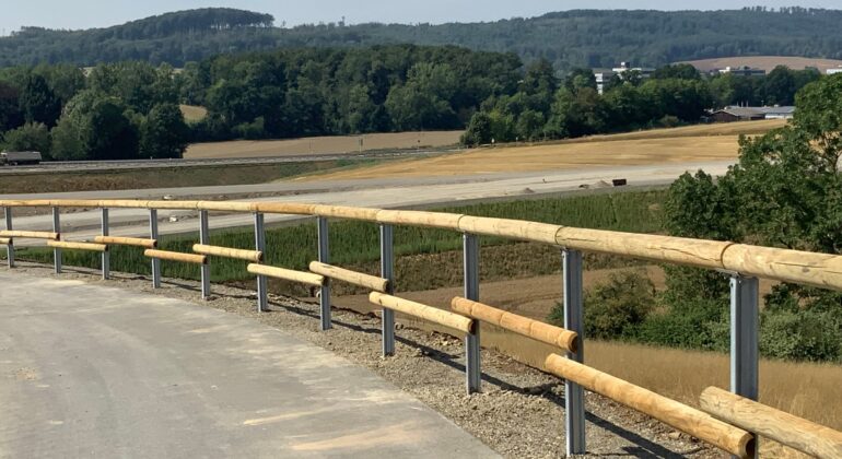 22-06 Stahl-Holzgeländer